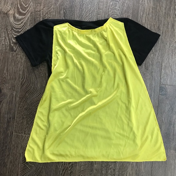 Batman Costume T-Shirt with Removable Cape NWT - Picture 2 of 3